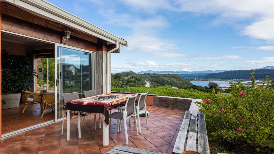 4 Bedroom Property for Sale in Kingfisher Creek Western Cape